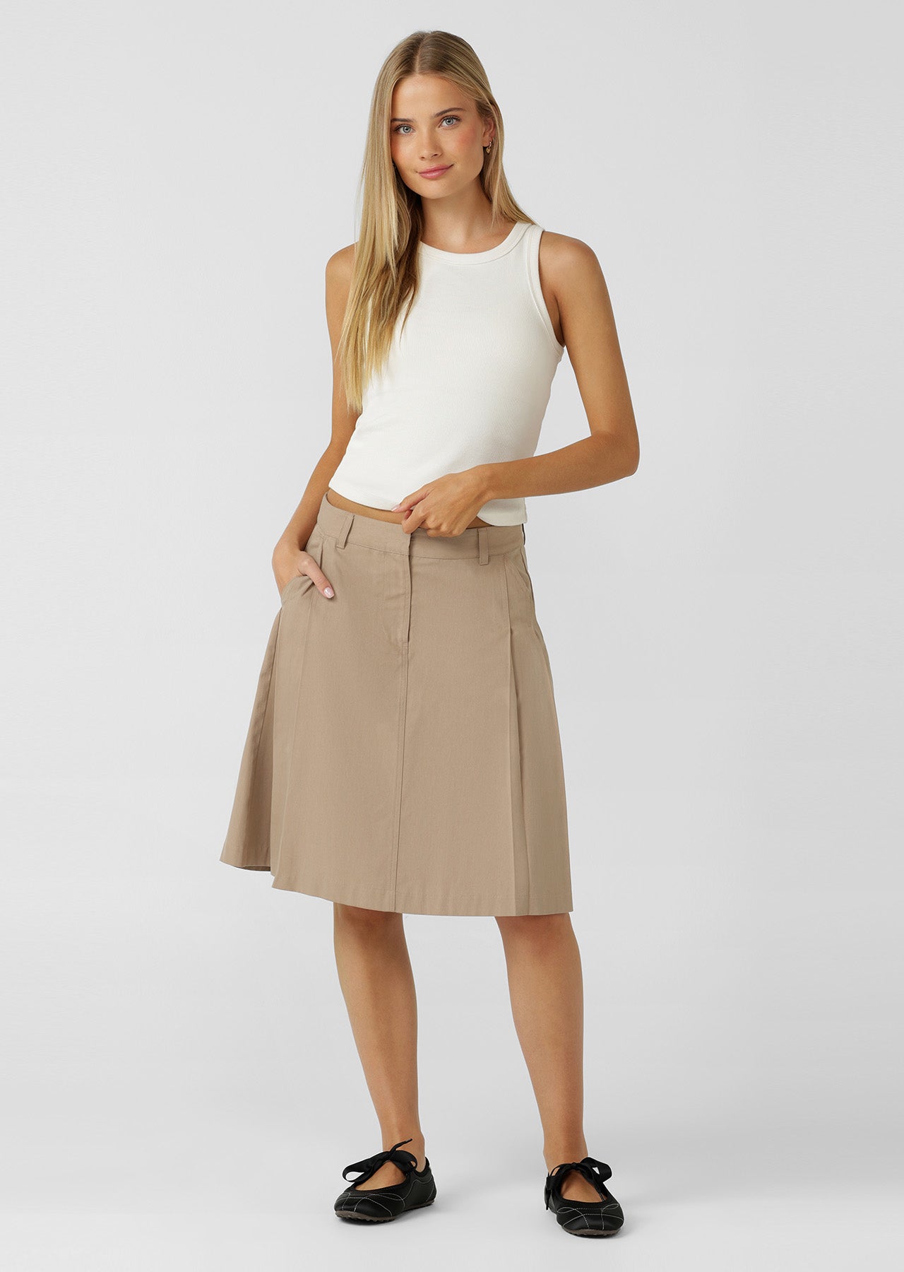 Lorna Jane Relay Pleat Skirt - Sand Dune