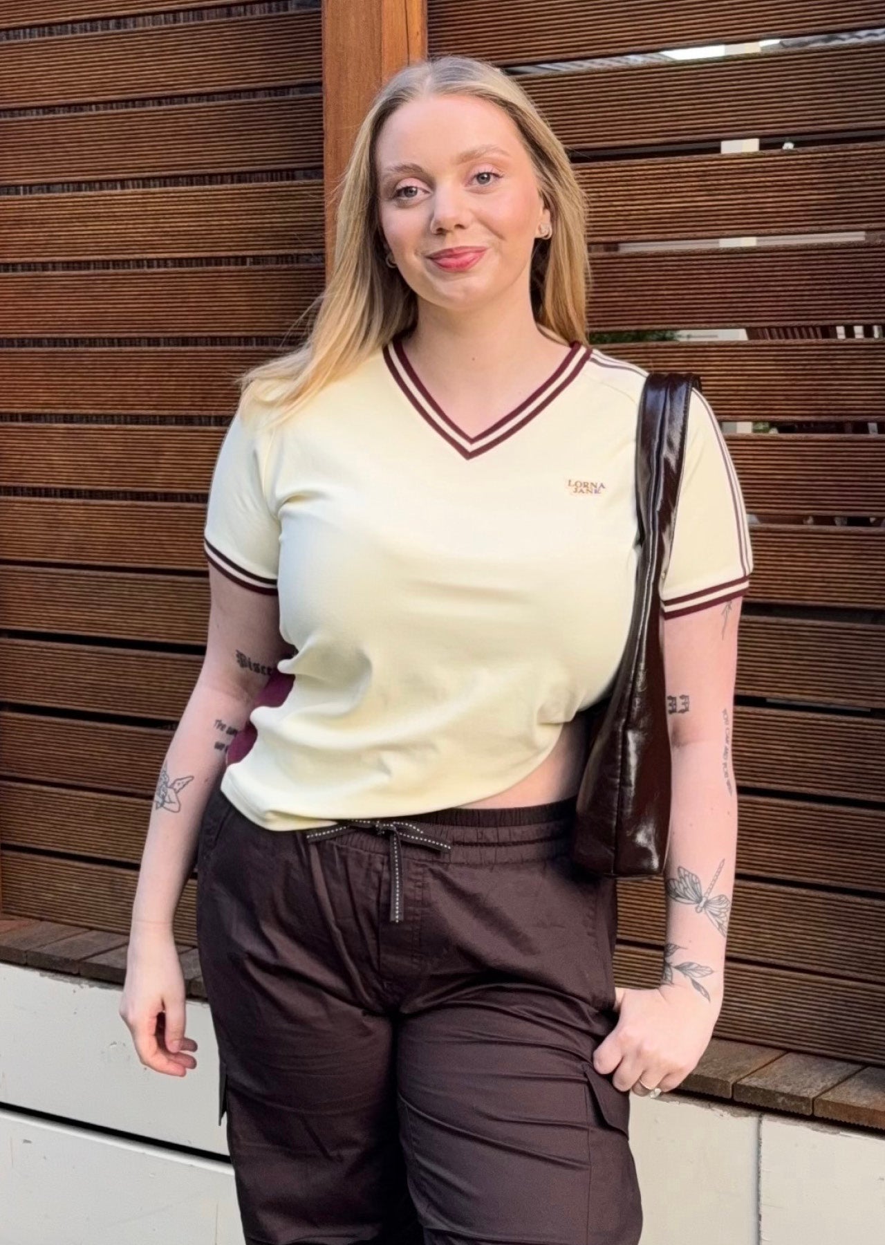 Lorna Jane Team Player V-Neck Slim T-Shirt - Vanilla Creme