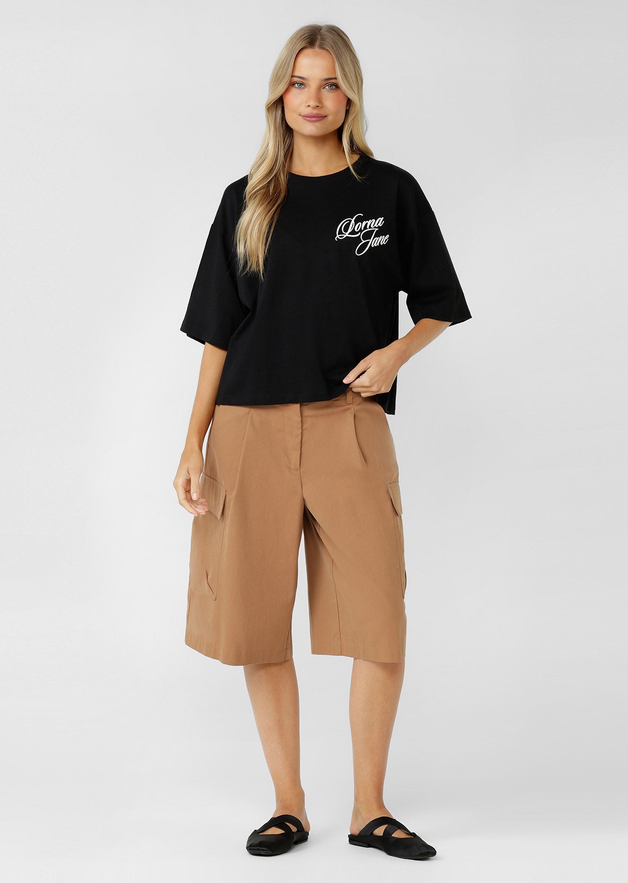 Lorna Jane District Cargo Shorts - Caramelised Sugar