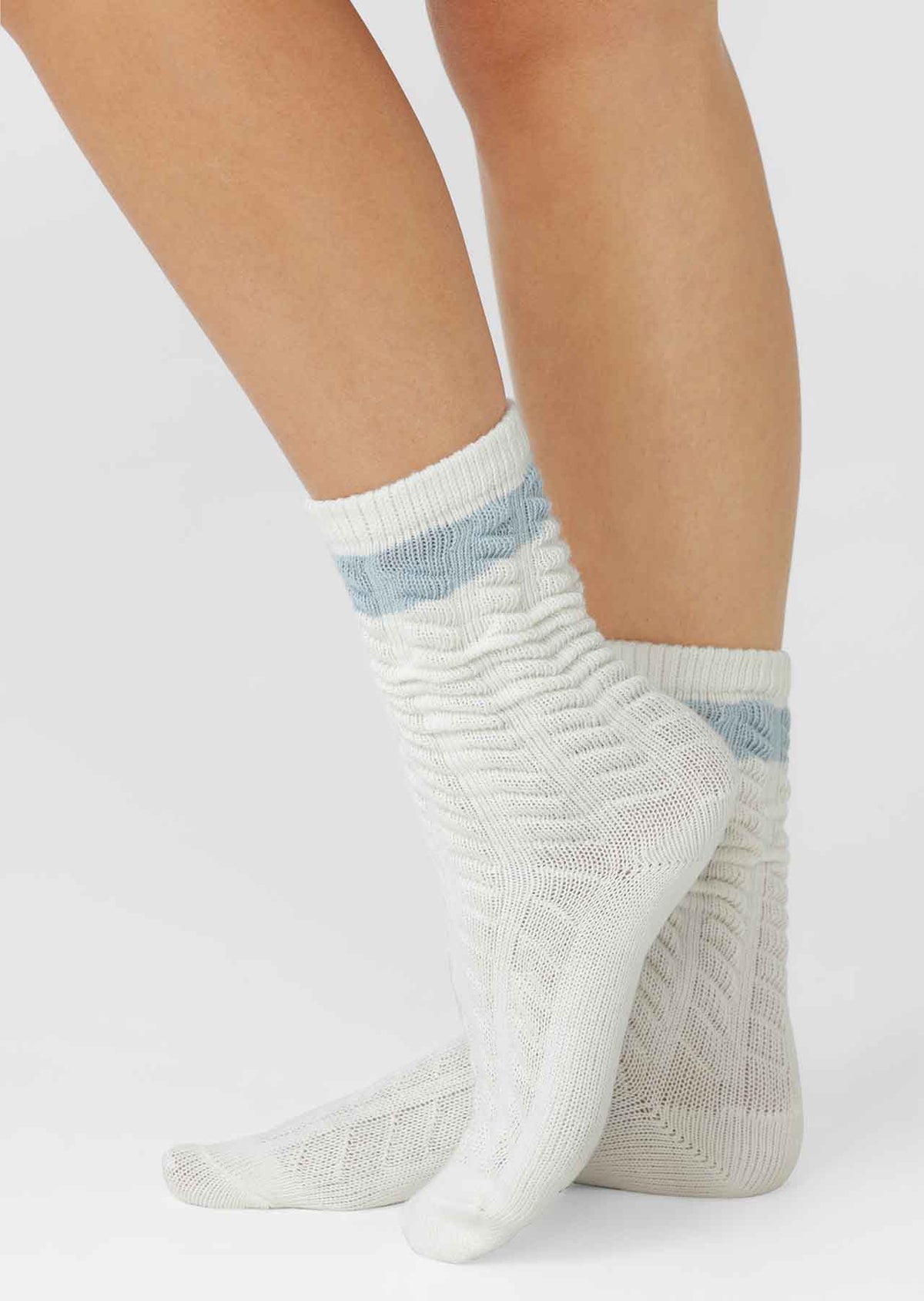 Lorna Jane LJ Cable Knit Scrunch Socks - Porcelain & Vibrant Sky