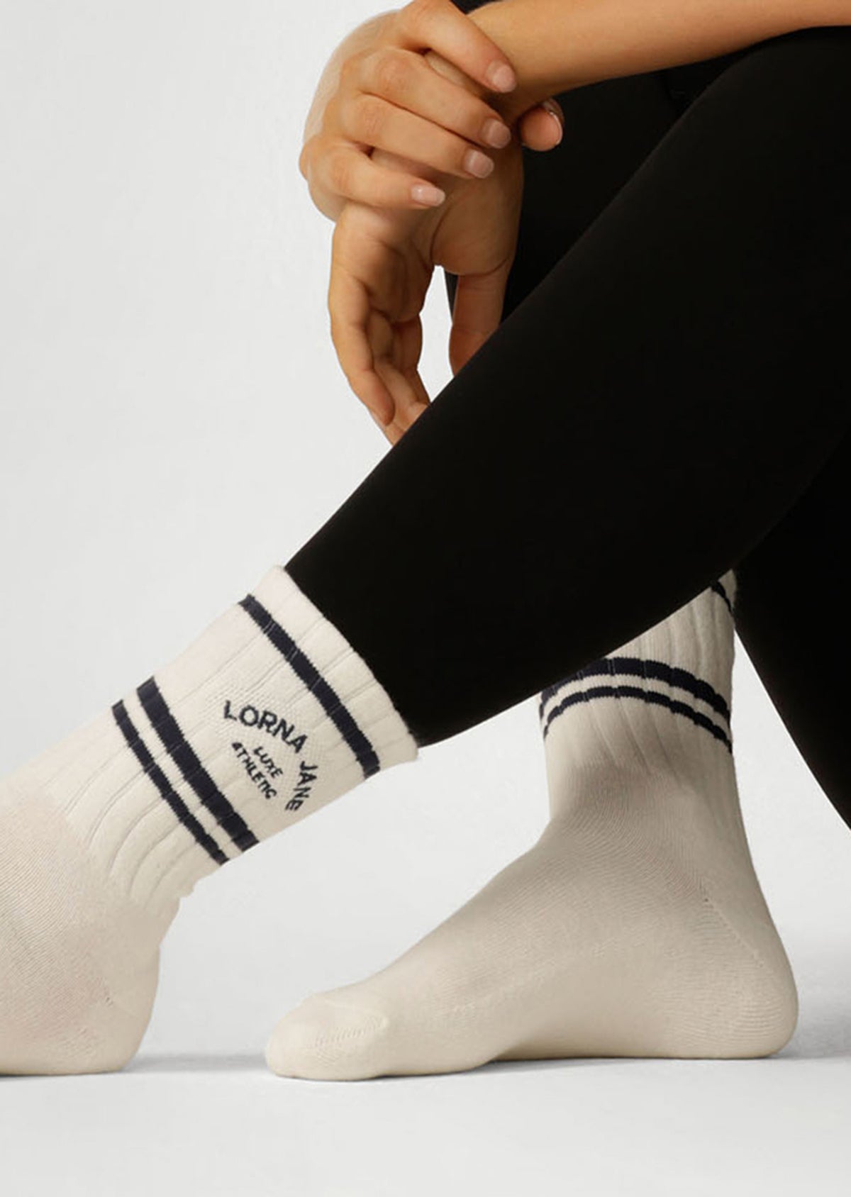 Lorna Jane Lotus Crew Socks - Porcelain/Platinum Navy