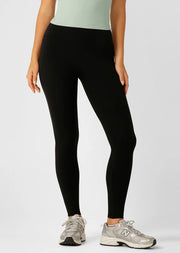 Model wearing Black leggings